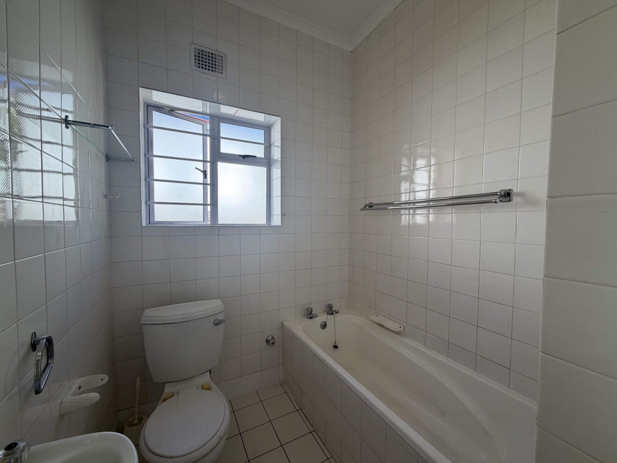 To Let 4 Bedroom Property for Rent in Rondebosch Village Western Cape